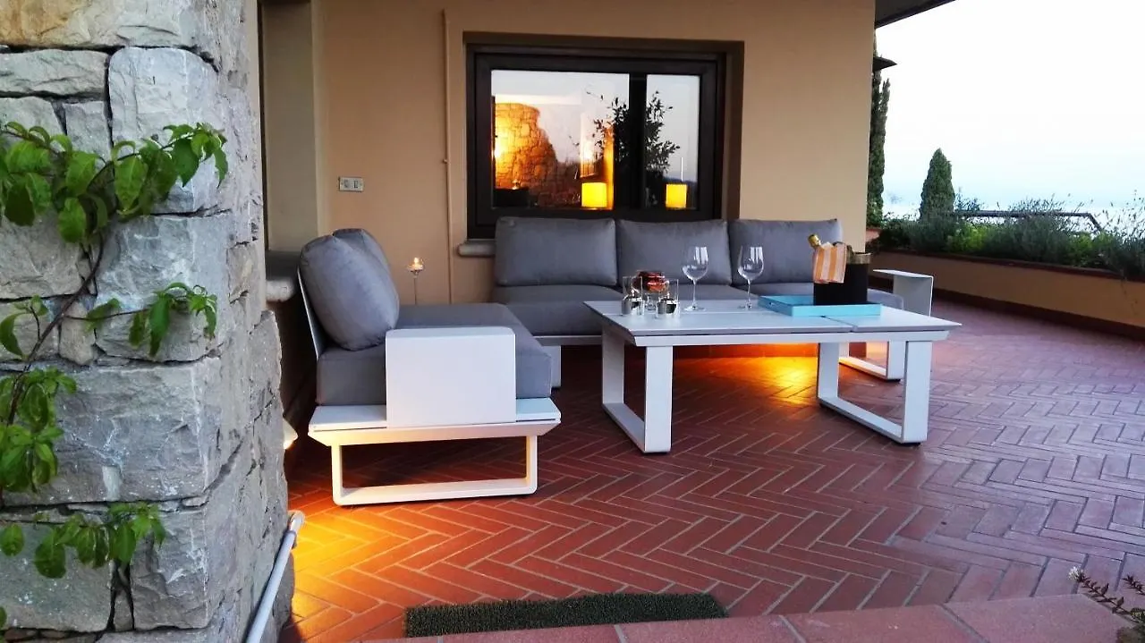 לינה וארוחת בוקר פאדנג'ה סול גארדה Casa Amigo 0*,